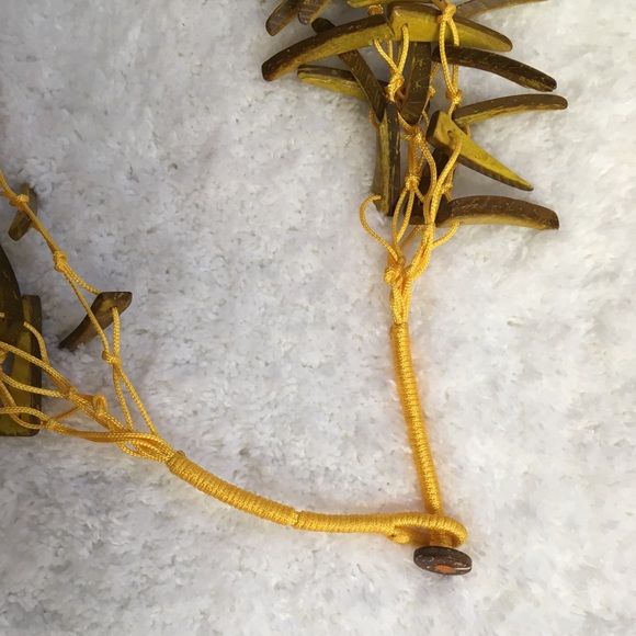 ✨NEW✨ Yellow Bamboo Wood Wind Chime Necklace - Picture 3 of 4